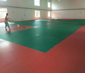 球場地板膠施工塑膠地板鋪設