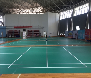 岑溪PVC地板膠羽毛球場(chǎng)，岑溪體育中心PVC地膠鋪設(shè)