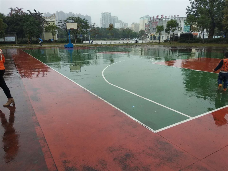 東興市全民健身硅pU塑膠球場(chǎng).jpg